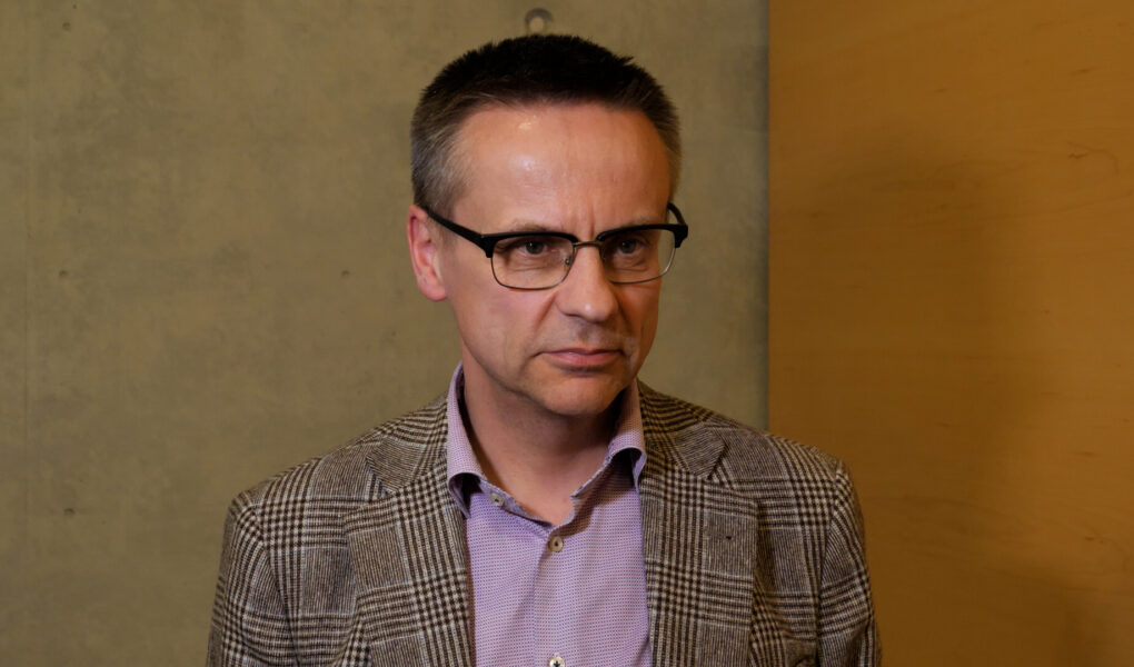 Poziom kompetencji cyfrowych Polaków na bardzo niskim poziomie. Spowalnia to cyfryzację gospodarki i firm