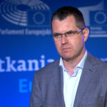 Coraz więcej Polaków widzi korzyści płynące z obecności w UE. Co ósmy wciąż jednak nie potrafi ich wskazać