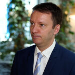 Europosłowie za wydłużeniem finansowania krajowych planów odbudowy o 1,5 roku. Apelują o większą przejrzystość wydatków