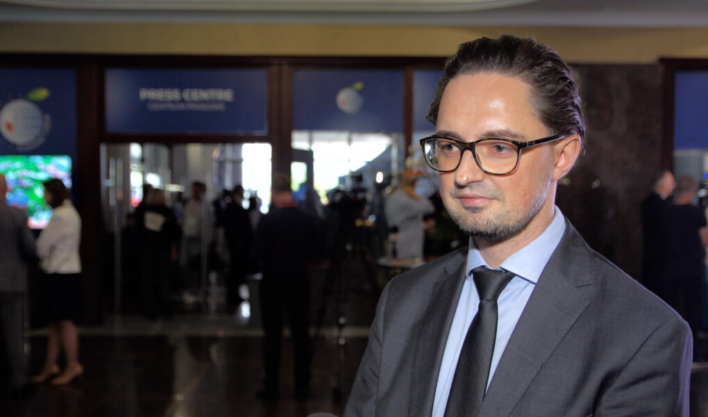 Transformacja energetyczna przekłada się na wzrost gospodarczy w Polsce. Przejście na odnawialne źródła energii nie może być zbyt szybkie